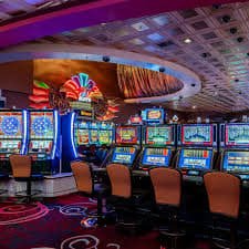 Simbol liar dan pemicu bonus di Ikan Jackpot